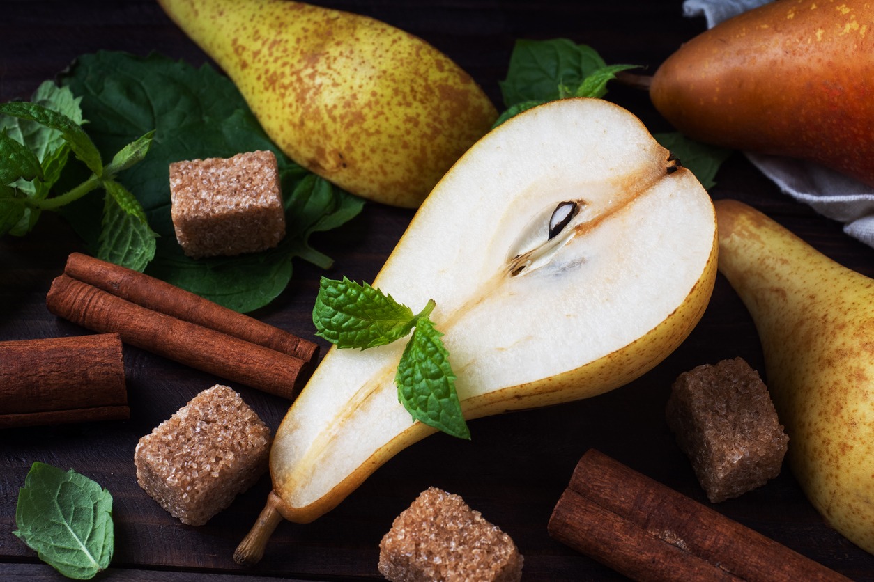 A Pear-fectly Healthy Snack: The Benefits of Pears and Cinnamon